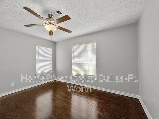 Building Photo - 2339 San Medina Ave