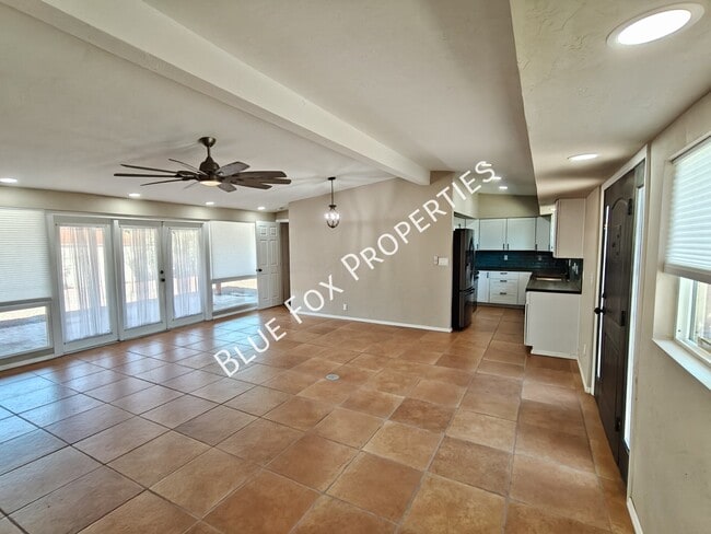 Building Photo - 5449 E Holmes St