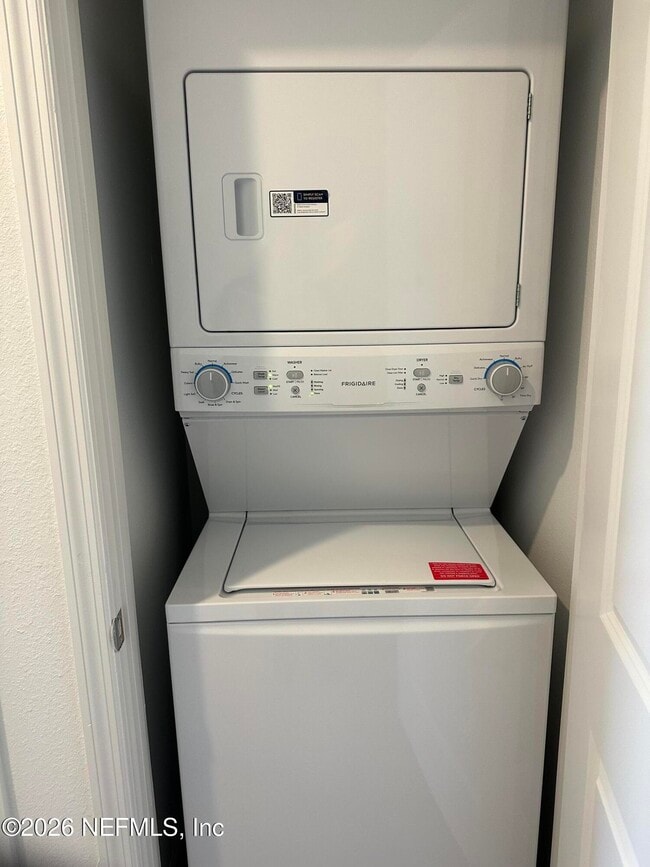 Building Photo - 535 Holly Lks Dr