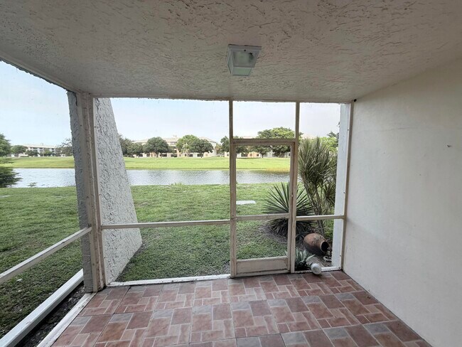 Building Photo - 9230 Lagoon Pl