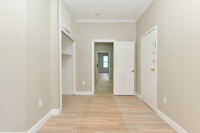 Building Photo - 531 28th St