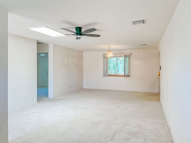 Building Photo - Spacious 3 Bedroom 2 Bath Home on Corner L...