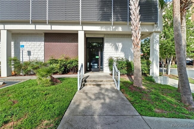 Building Photo - 302 SE Broadway St