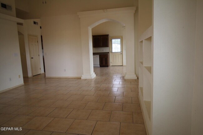 Building Photo - 456 Passmore Rd