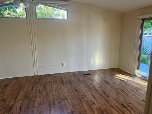 Building Photo - 1220 Johnson Dr
