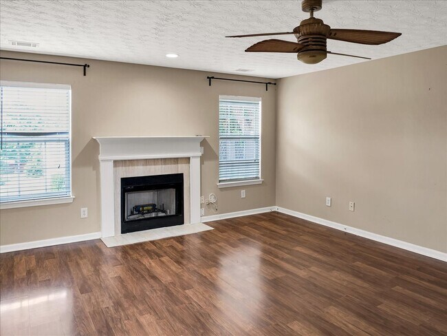 Building Photo - 3725 Crescent Walk Ln NE