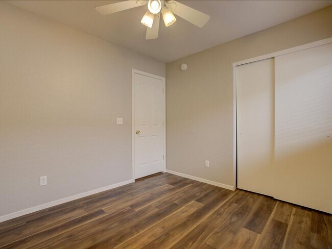 Building Photo - 4 Bedroom 2 Bathroom