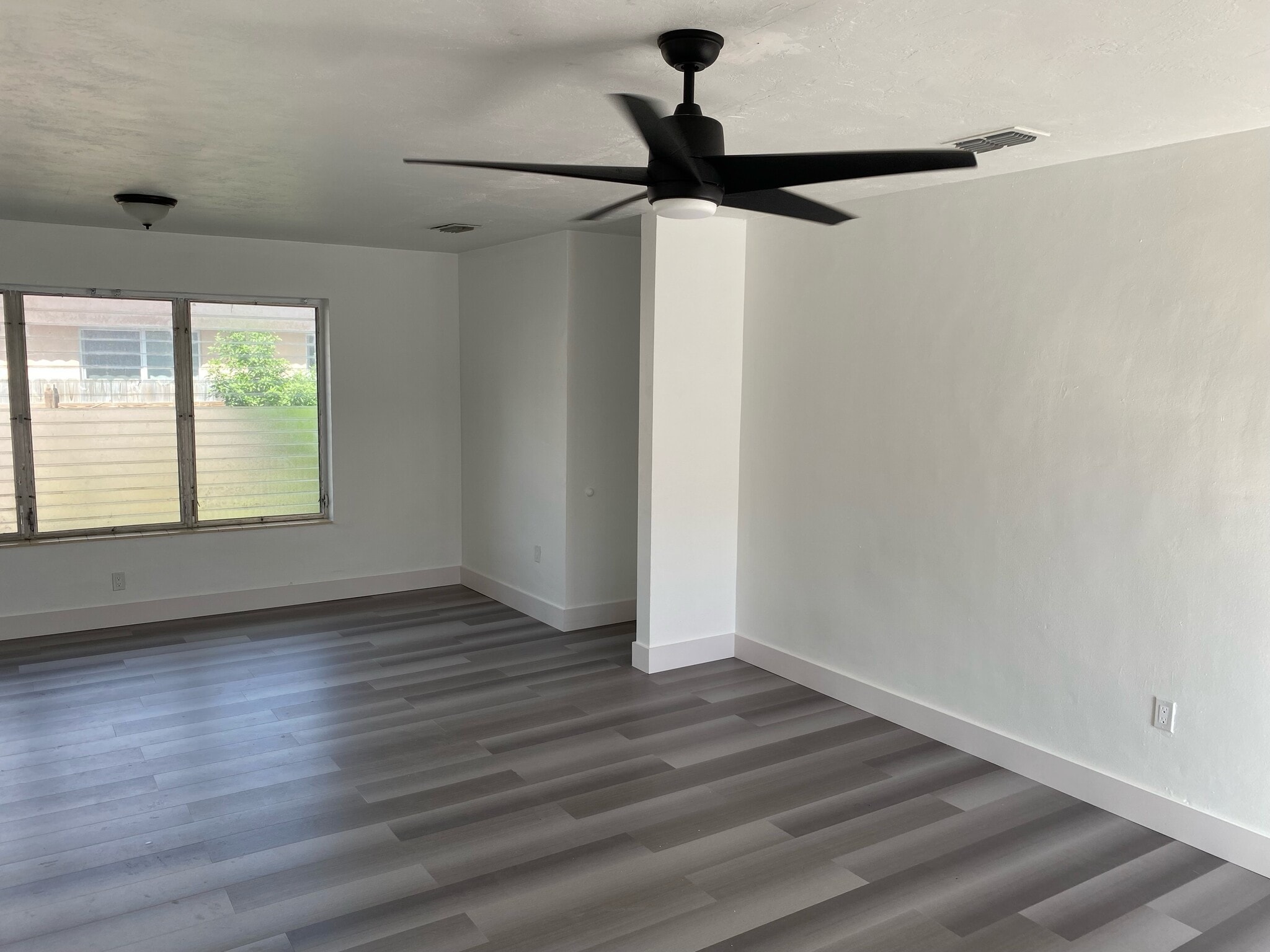 Living room to hallway view - 320 NW 34th Ave