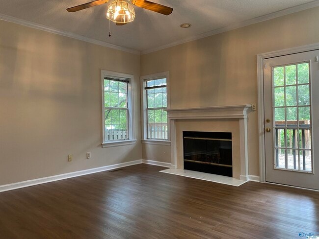 Building Photo - 524 SW Sussex Dr