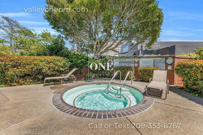 Building Photo - Fully Furnished Condo With Panoramic San Francisco Bay Views and Unbeatable Amenities