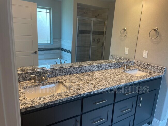 Building Photo - 1800 Sunrise Cir