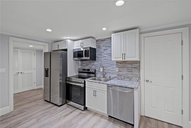 Building Photo - 710 Weybridge Pl