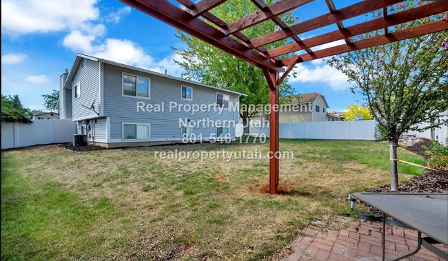 Building Photo - Beautiful 4 Bedroom 2 Bath Home in Kaysville