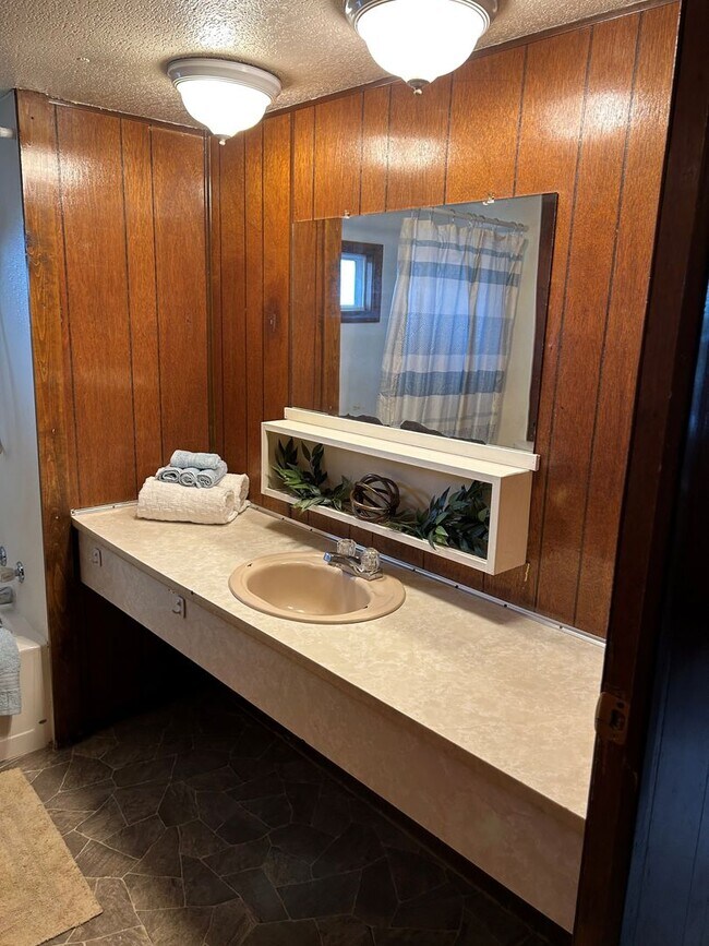 Building Photo - 2 Bed 1 Bath Mobile Home