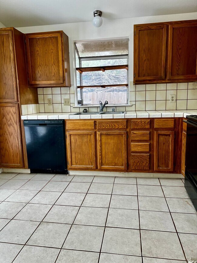 Building Photo - 1411 Ambassador Drive - Located in Northwest Reno!