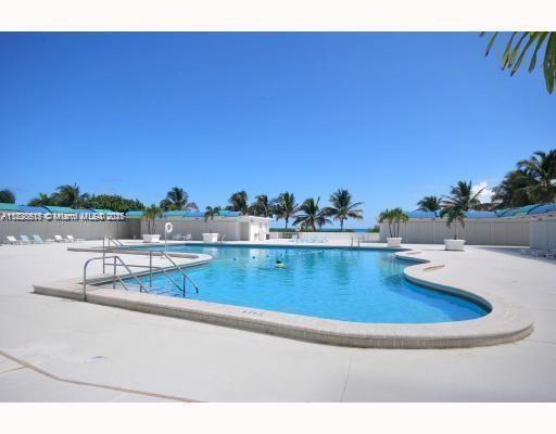 Building Photo - 5255 Collins Ave