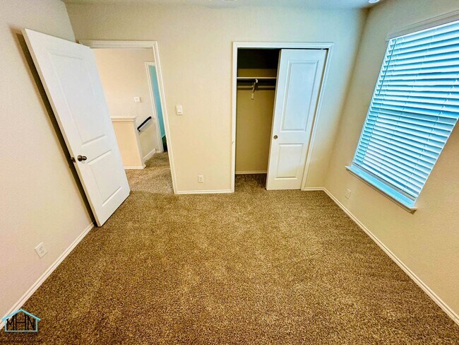 Building Photo - Welcome to Your Dream Home! A Stunning 2-story House with 4 spacious bedrooms and 2.5 baths!