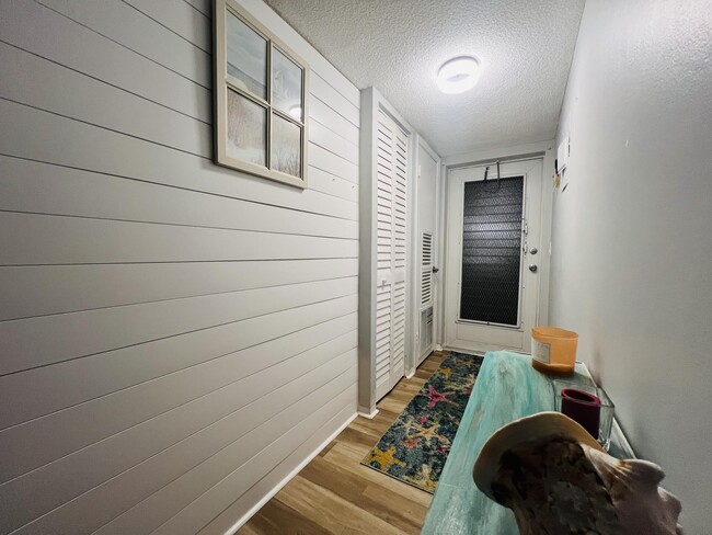 Building Photo - 3401 Spanish Trail