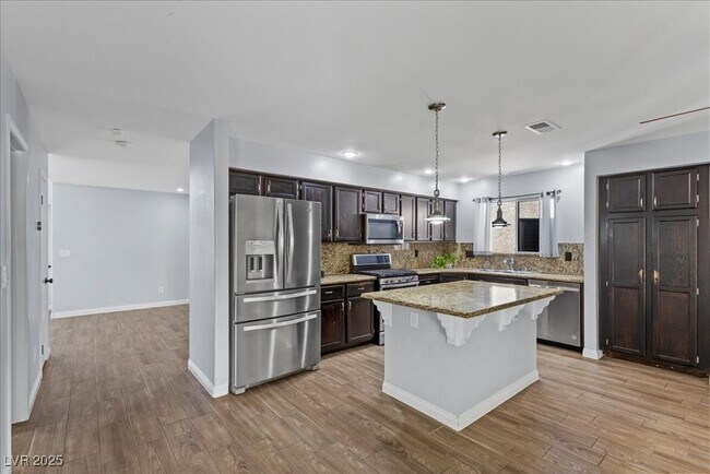 Building Photo - 9300 Valencia Canyon Dr