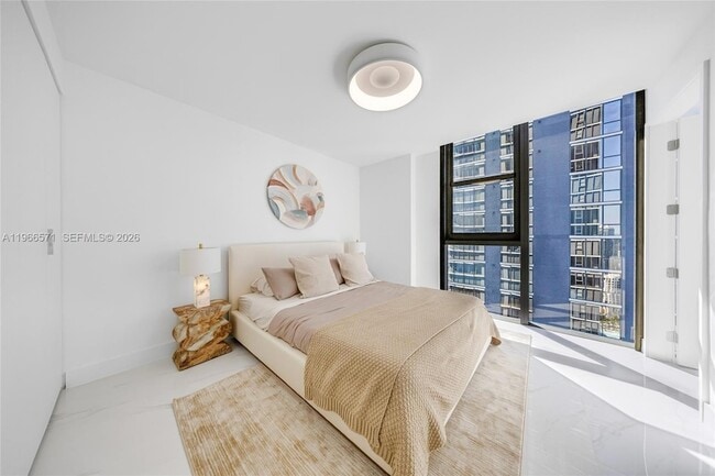 Building Photo - 700 NE 24th St