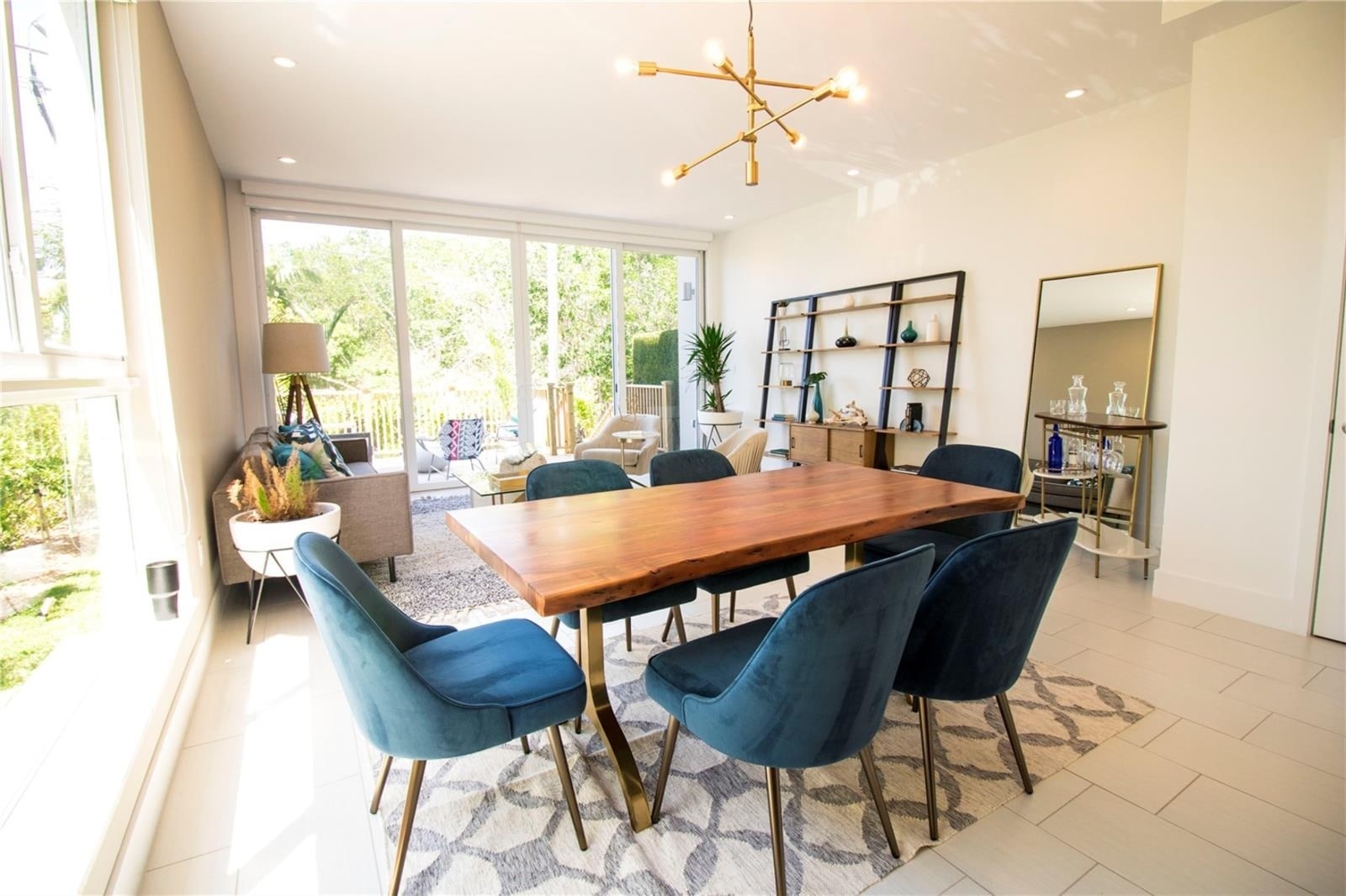 Building Photo - 2465 NE 135th St