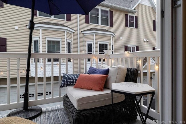 Building Photo - 160 Glenbrook Rd