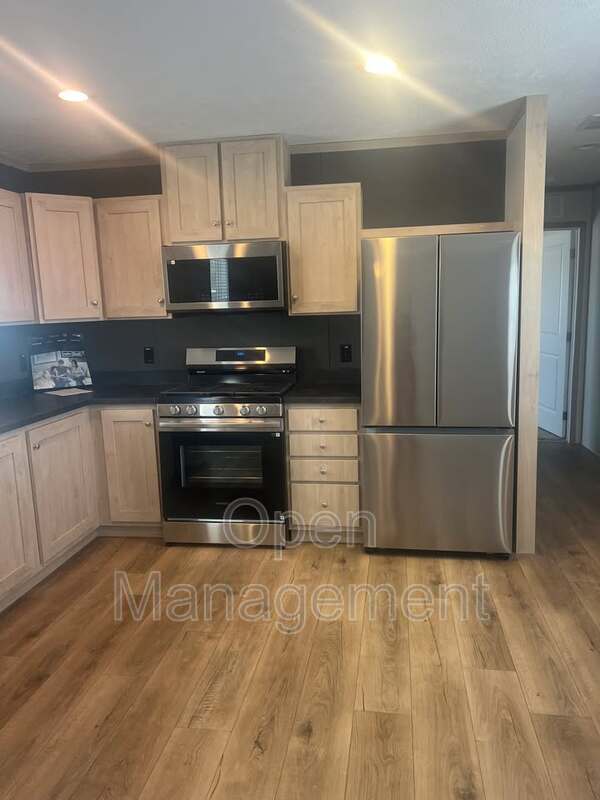 Building Photo - 825 1st Ave E