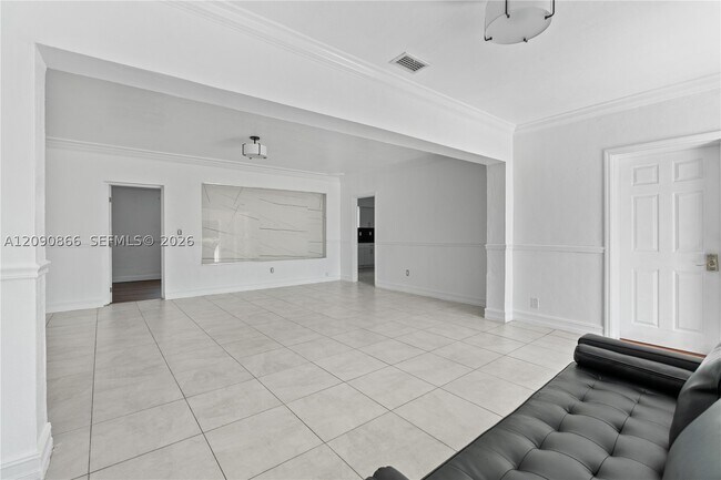 Building Photo - 580 Lee Dr