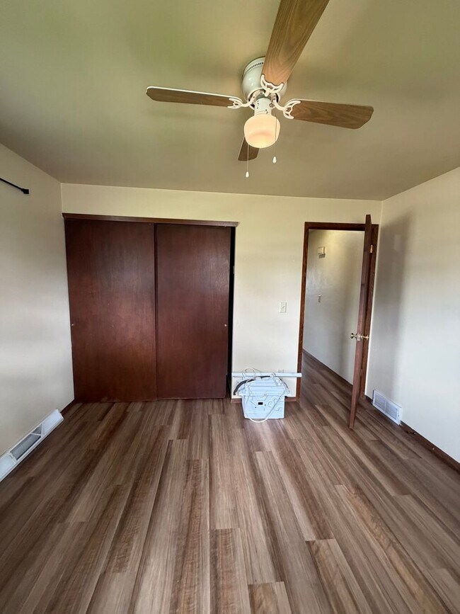 Building Photo - Midpark Duplex