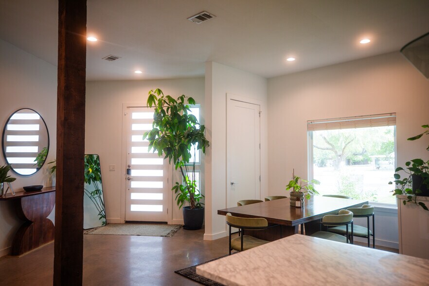 Building Photo - 903 Garden Villa Ct
