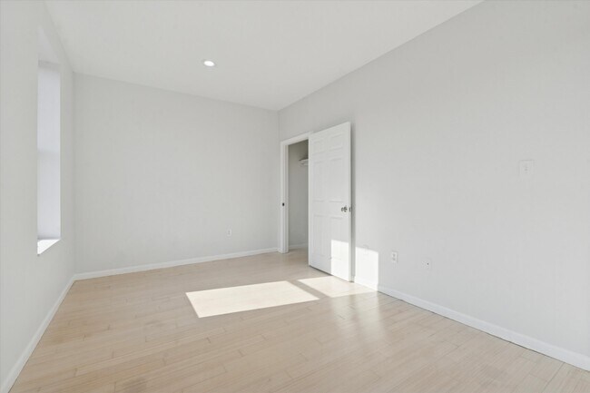 Building Photo - 1919 W Diamond St