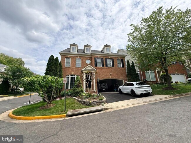 Building Photo - 8880 Olive Mae Cir