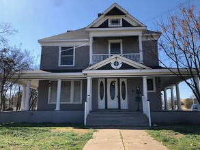 Building Photo - 516 N Grand Ave