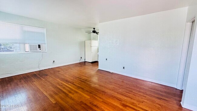 Building Photo - 607 Jessamine Blvd