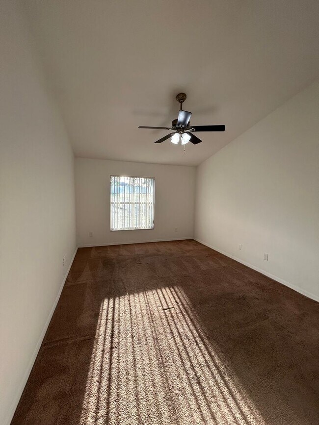 Building Photo - 10500 Lake Hasson Cir