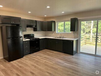 Building Photo - 3 Bedroom Duplex