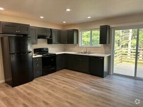 Building Photo - 3 Bedroom Duplex
