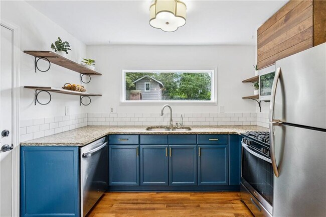 Building Photo - 1136 Gilbert St SE