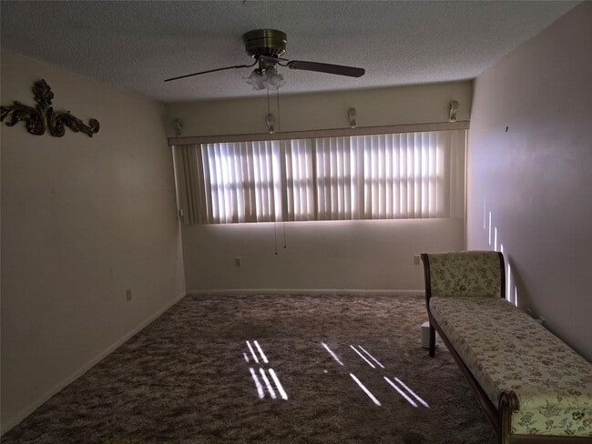 Building Photo - 550 SW 138th Ave