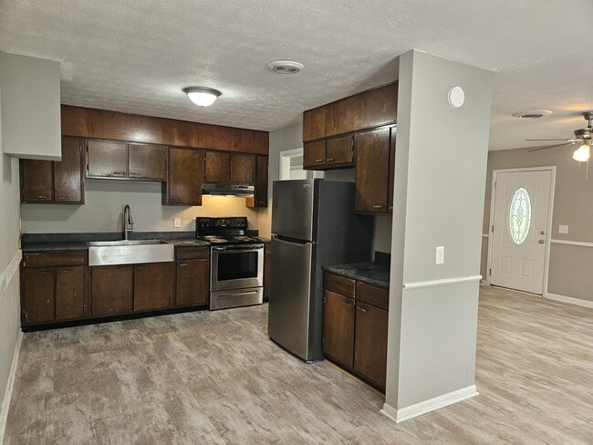 Building Photo - 640 Aubrey Dr