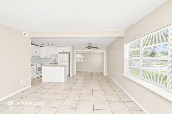 Building Photo - 2156 Alemanda Dr
