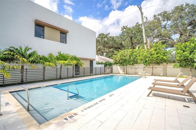 Building Photo - 4181 N Oak Pl