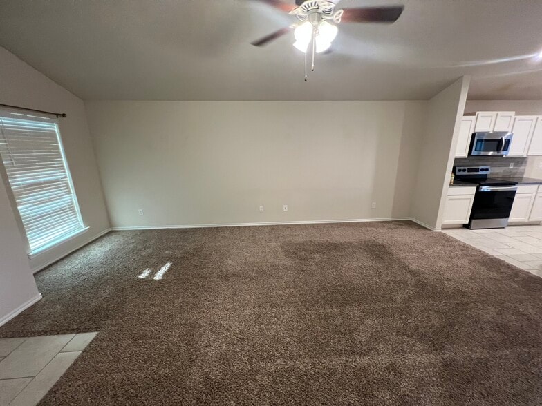 Living room - 3705 Pontiac Ave