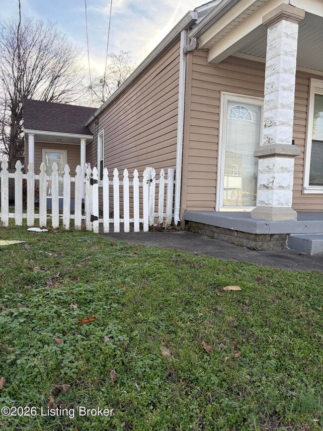 Building Photo - 604 Winkler Ave
