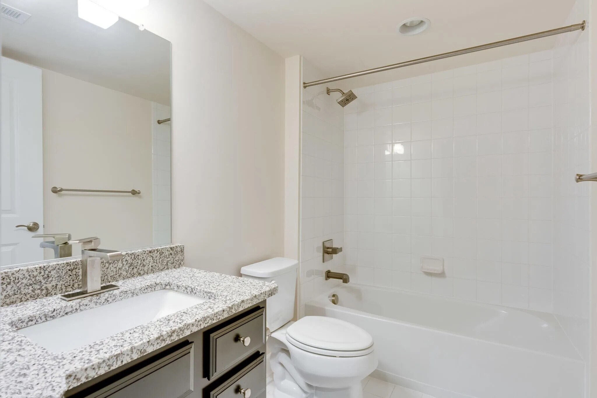 1st floor bathroom - 7200 Holywell Lane