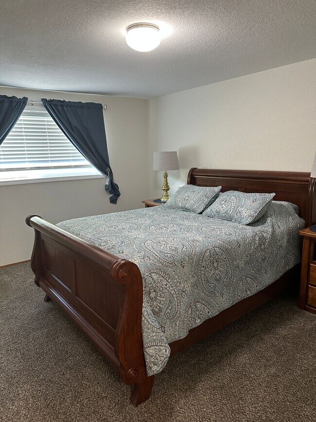 Building Photo - Quiet property in the county!