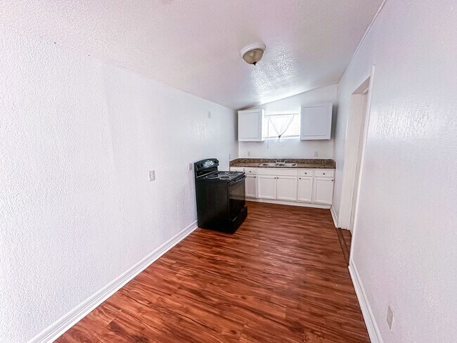 Building Photo - 3114 Avenue M 1/2