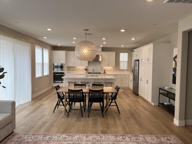 Building Photo - 6690 Spartina Ct