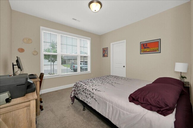 Building Photo - 3 Bedroom, 2 Bath brick home.
