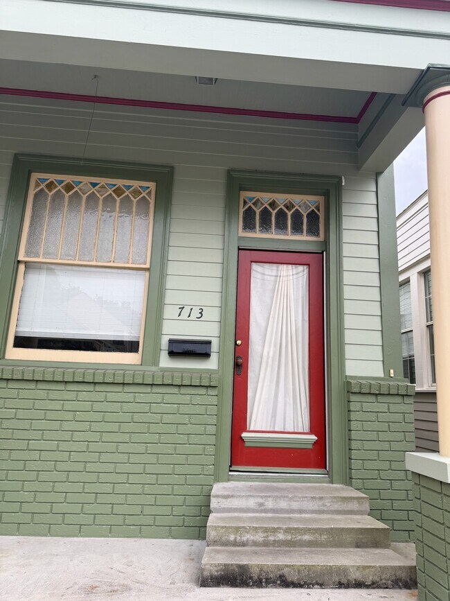 Front Entrance - 713 Evelina St